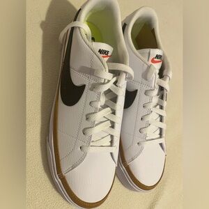 Nike Court Legacy
NN Womens Shoes Size 11